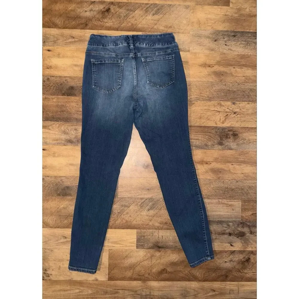 Torrid women’s skinny jeans withunique double-zipper pockets on the front - Picture 15 of 16